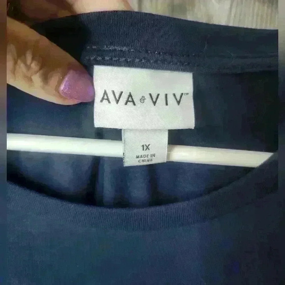 Ava & Viv navy blue blouse with knot ruching. Size 1X - Picture 3 of 5